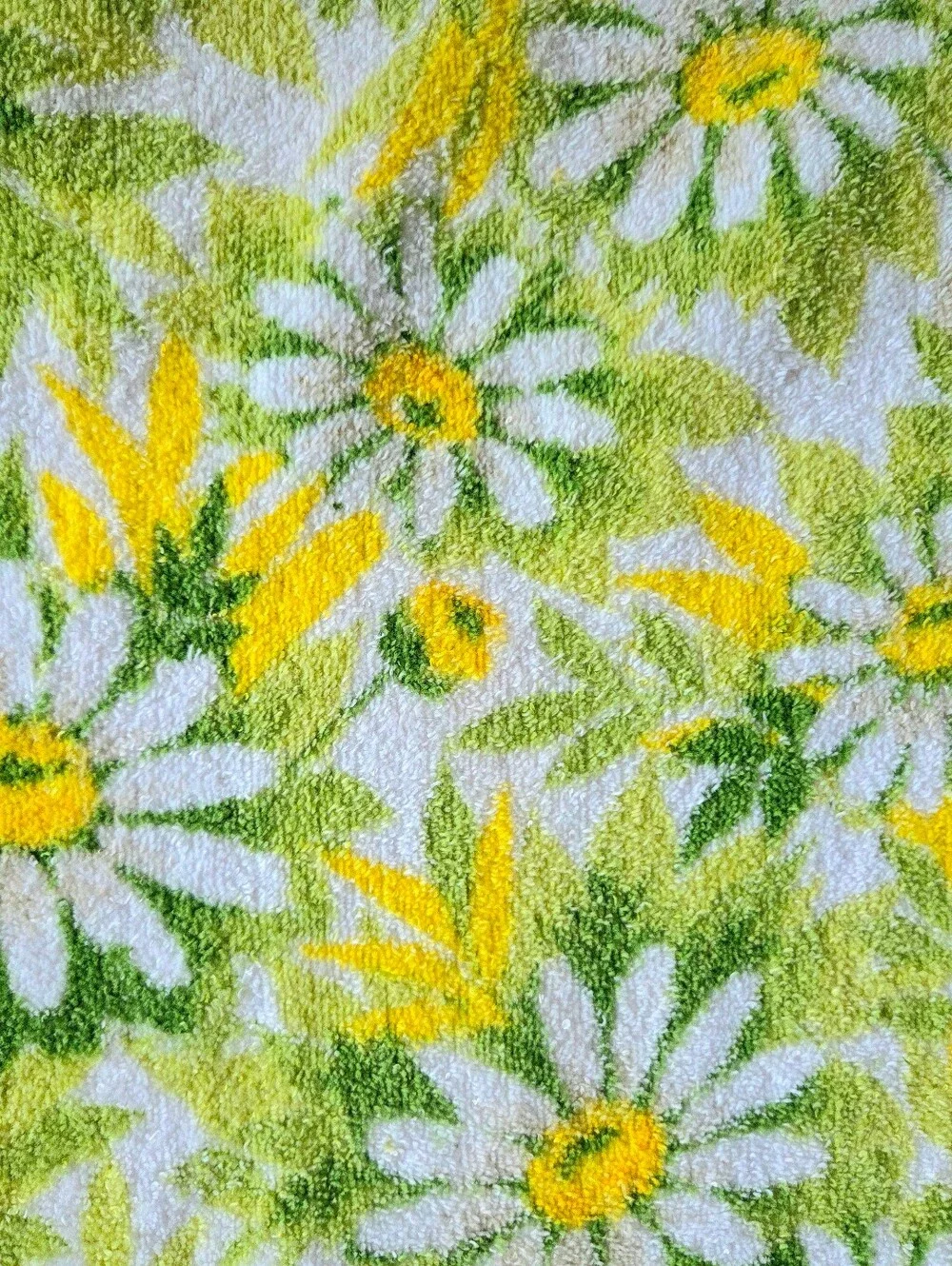 Vintage 1970s Springmaid Daisy Floral Bath Towel 40